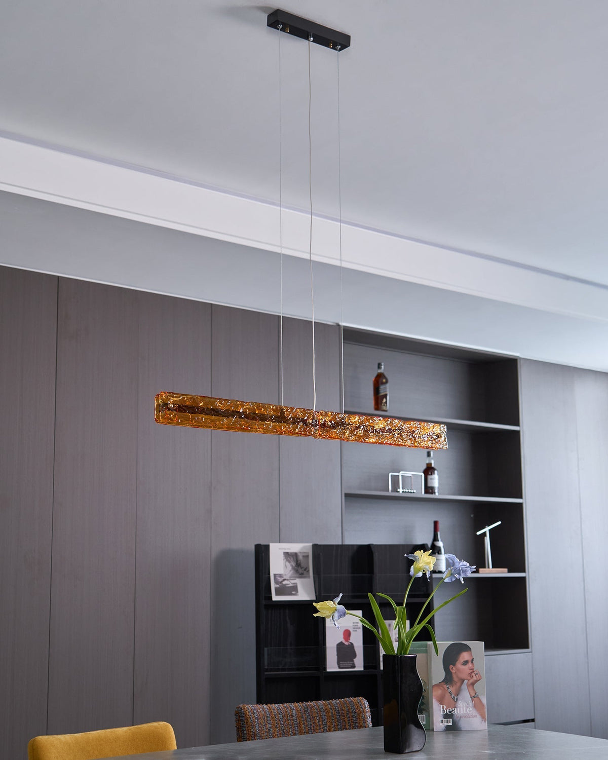 Avnorira zeitgenössische minimalistische lineare Insel-Pendelleuchte aus Glas