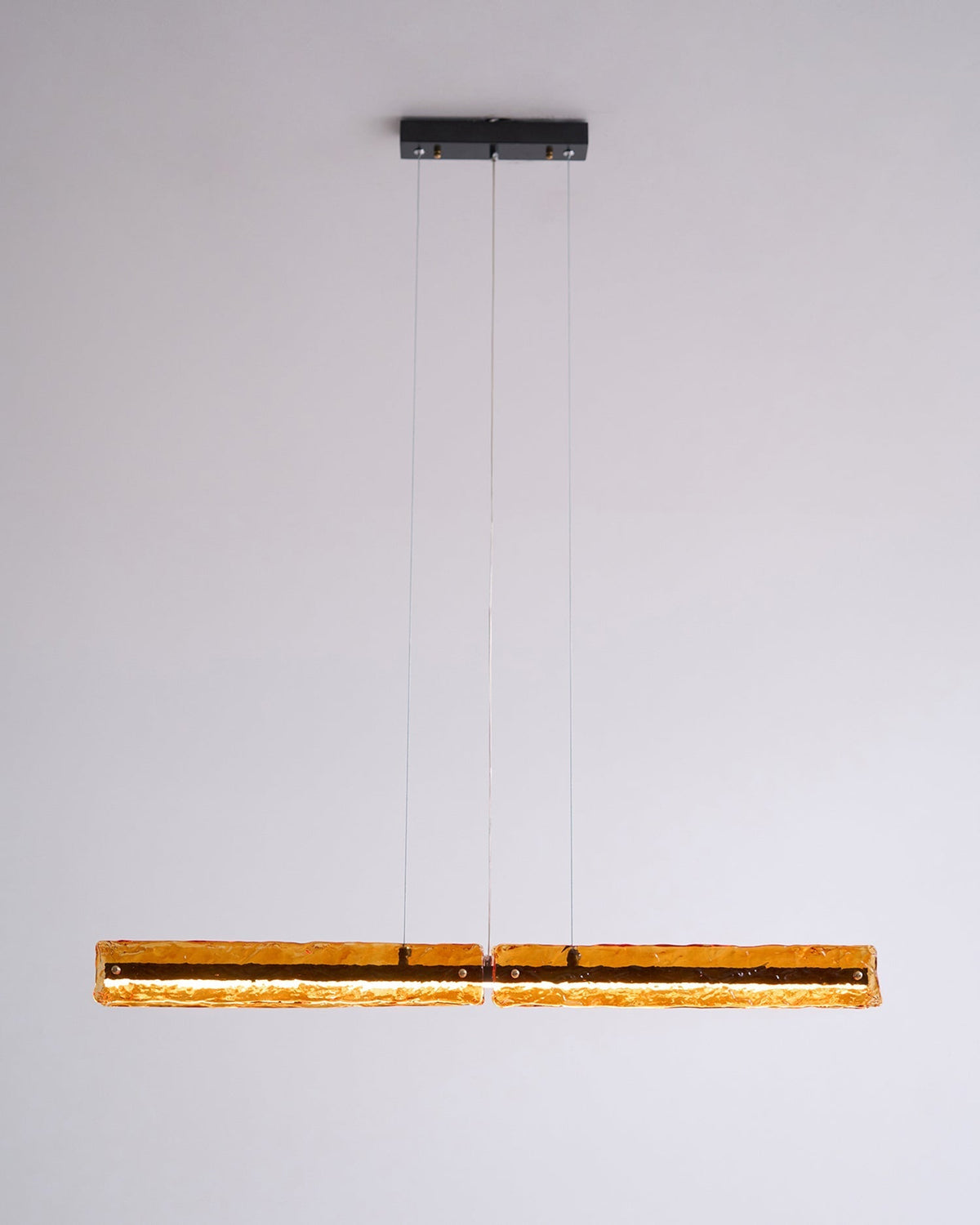 Avnorira zeitgenössische minimalistische lineare Insel-Pendelleuchte aus Glas