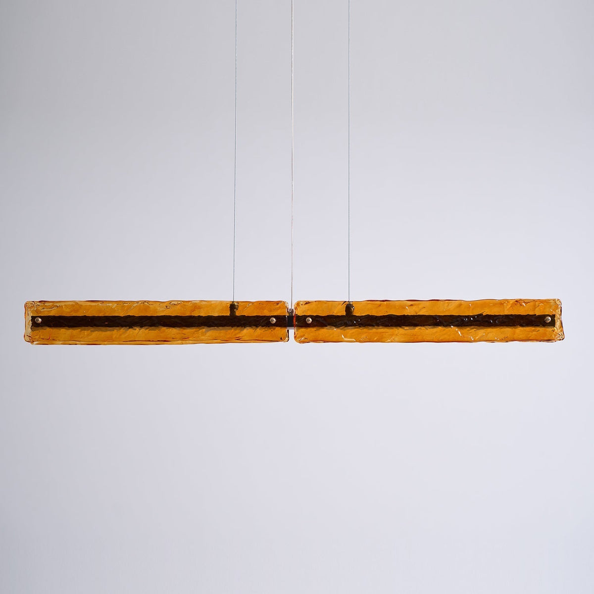 Avnorira zeitgenössische minimalistische lineare Insel-Pendelleuchte aus Glas