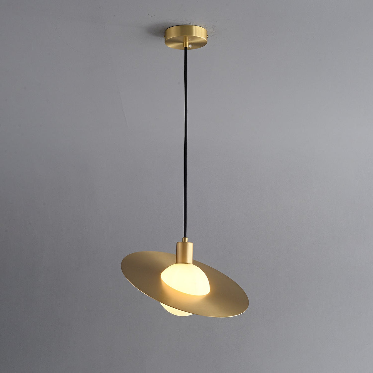Orionis Premium Nordische Kunst Messing-Glas Pendelleuchte