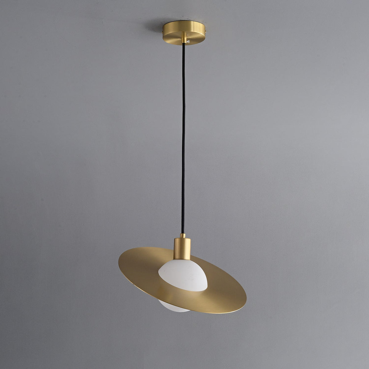 Orionis Premium Nordische Kunst Messing-Glas Pendelleuchte