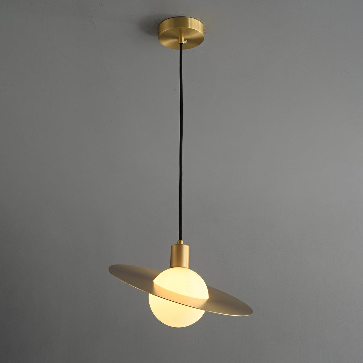 Orionis Premium Nordische Kunst Messing-Glas Pendelleuchte