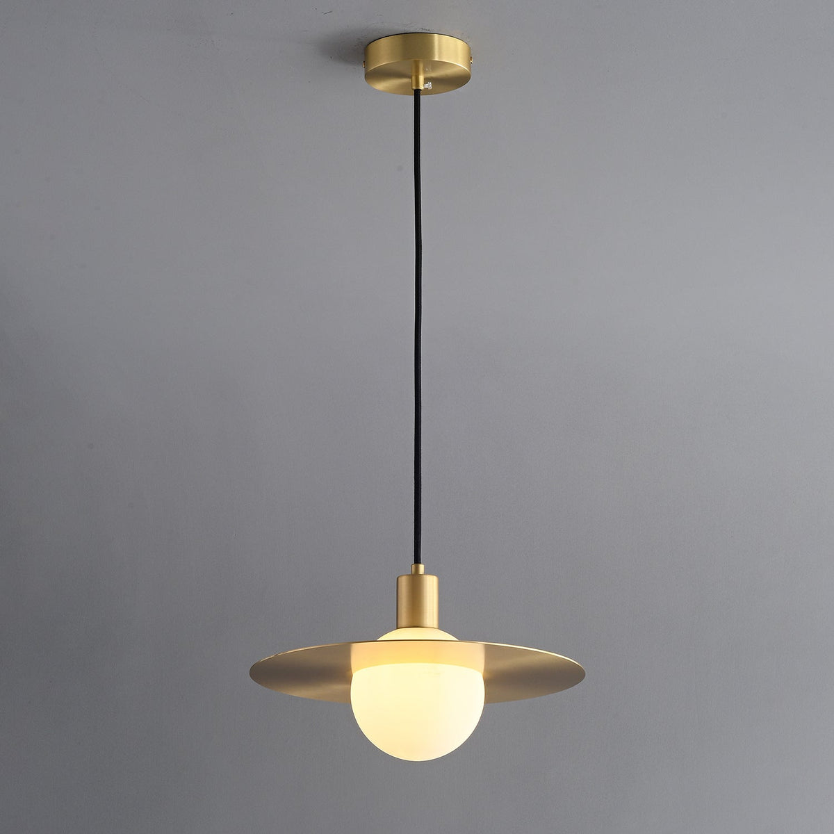Orionis Premium Nordische Kunst Messing-Glas Pendelleuchte