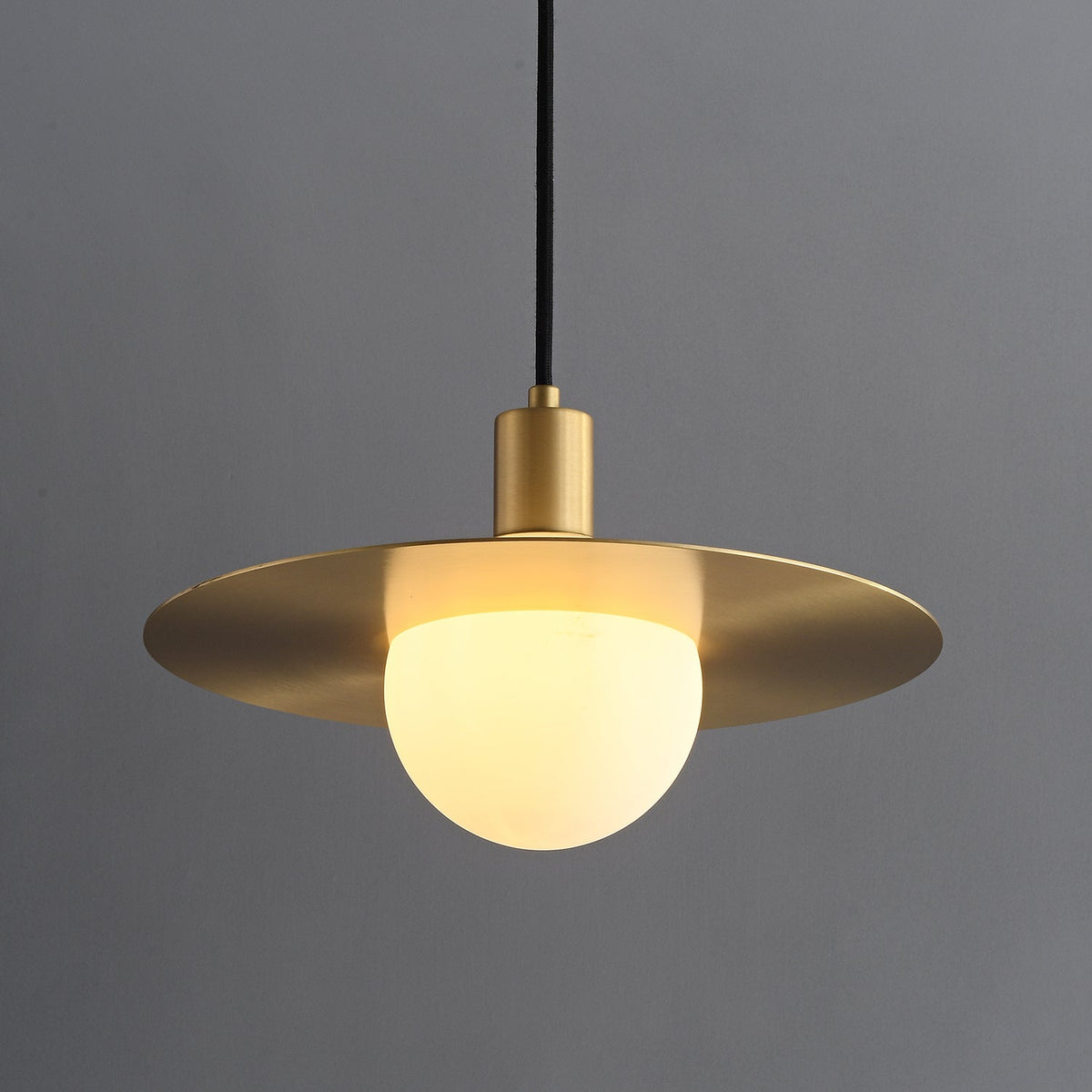 Orionis Premium Nordische Kunst Messing-Glas Pendelleuchte