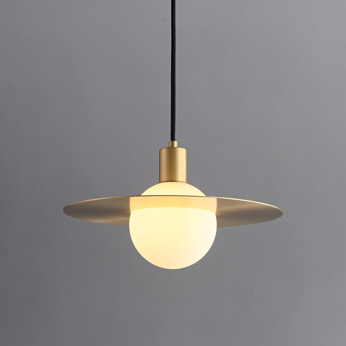 Orionis Premium Nordische Kunst Messing-Glas Pendelleuchte