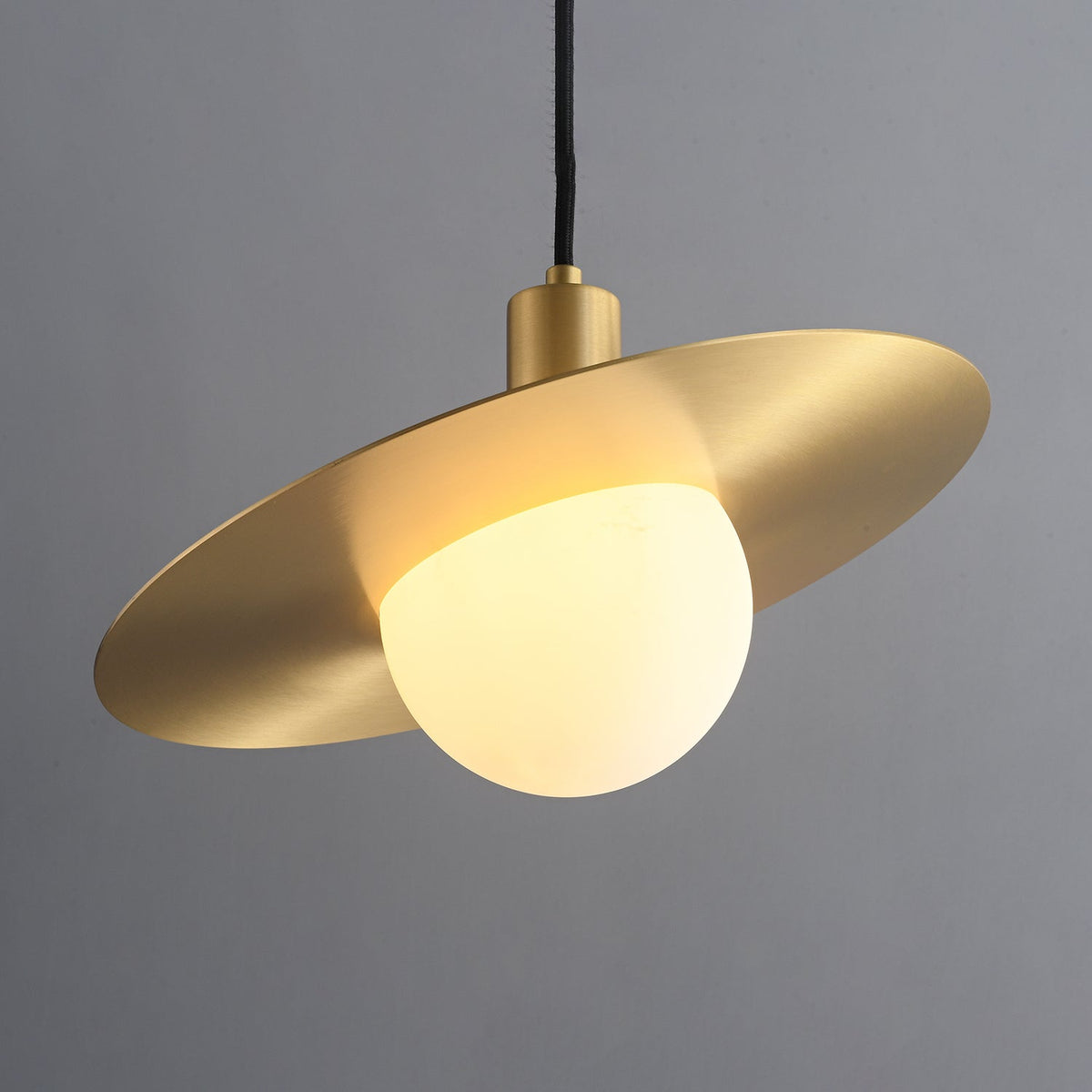 Orionis Premium Nordische Kunst Messing-Glas Pendelleuchte