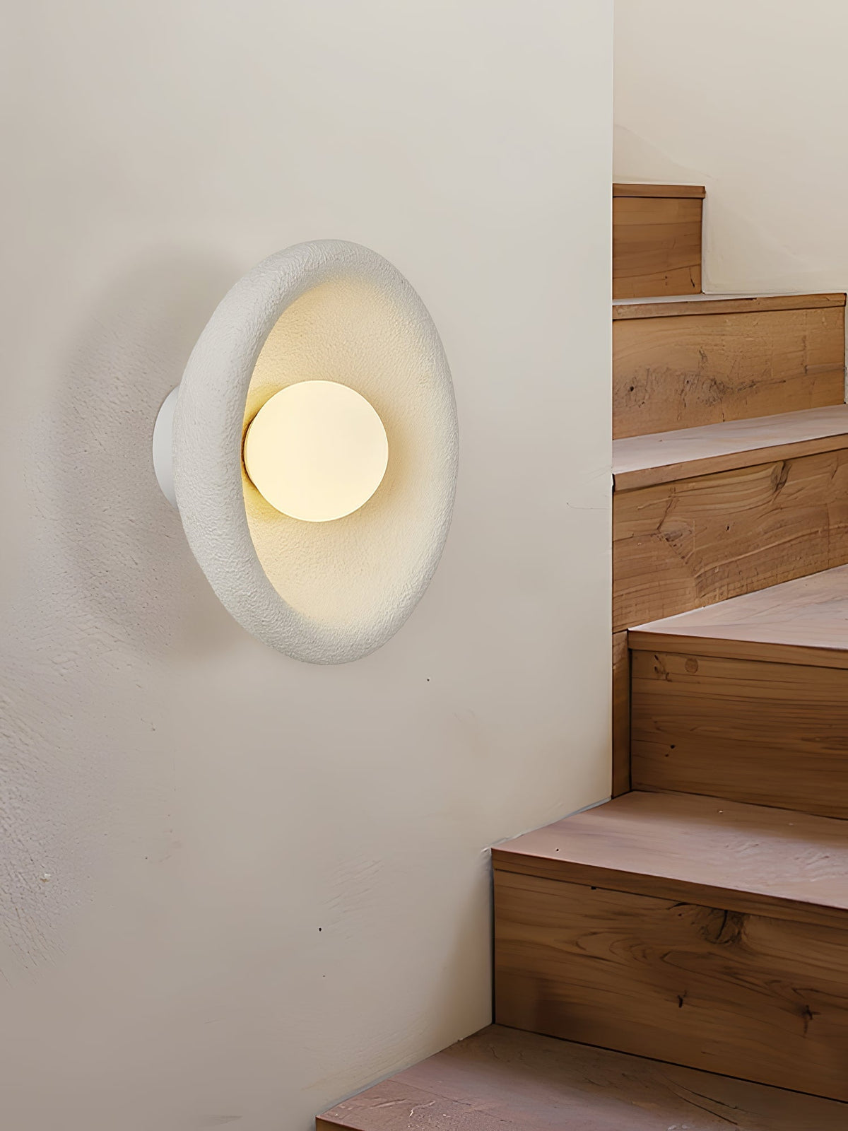 Evvinora zeitgenössische minimalistische Wandleuchte aus Glas mit Halo-Effekt