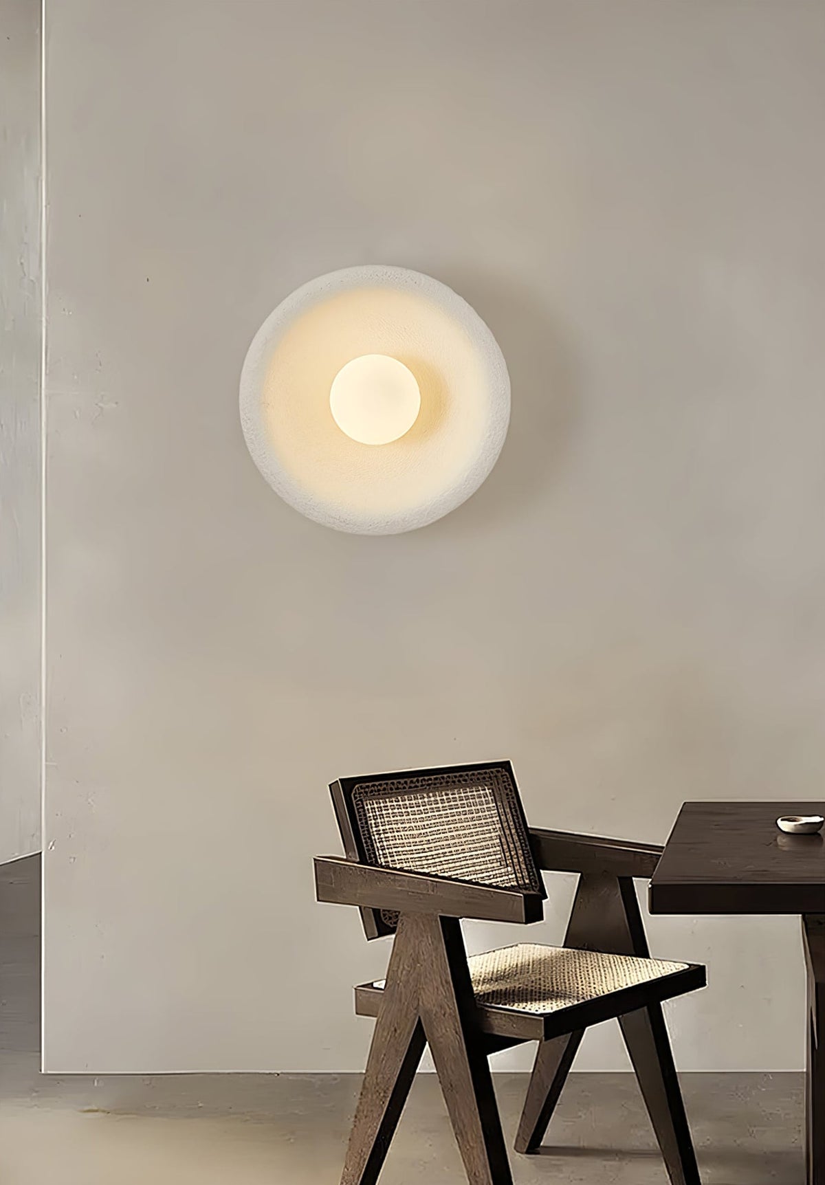 Evvinora zeitgenössische minimalistische Wandleuchte aus Glas mit Halo-Effekt