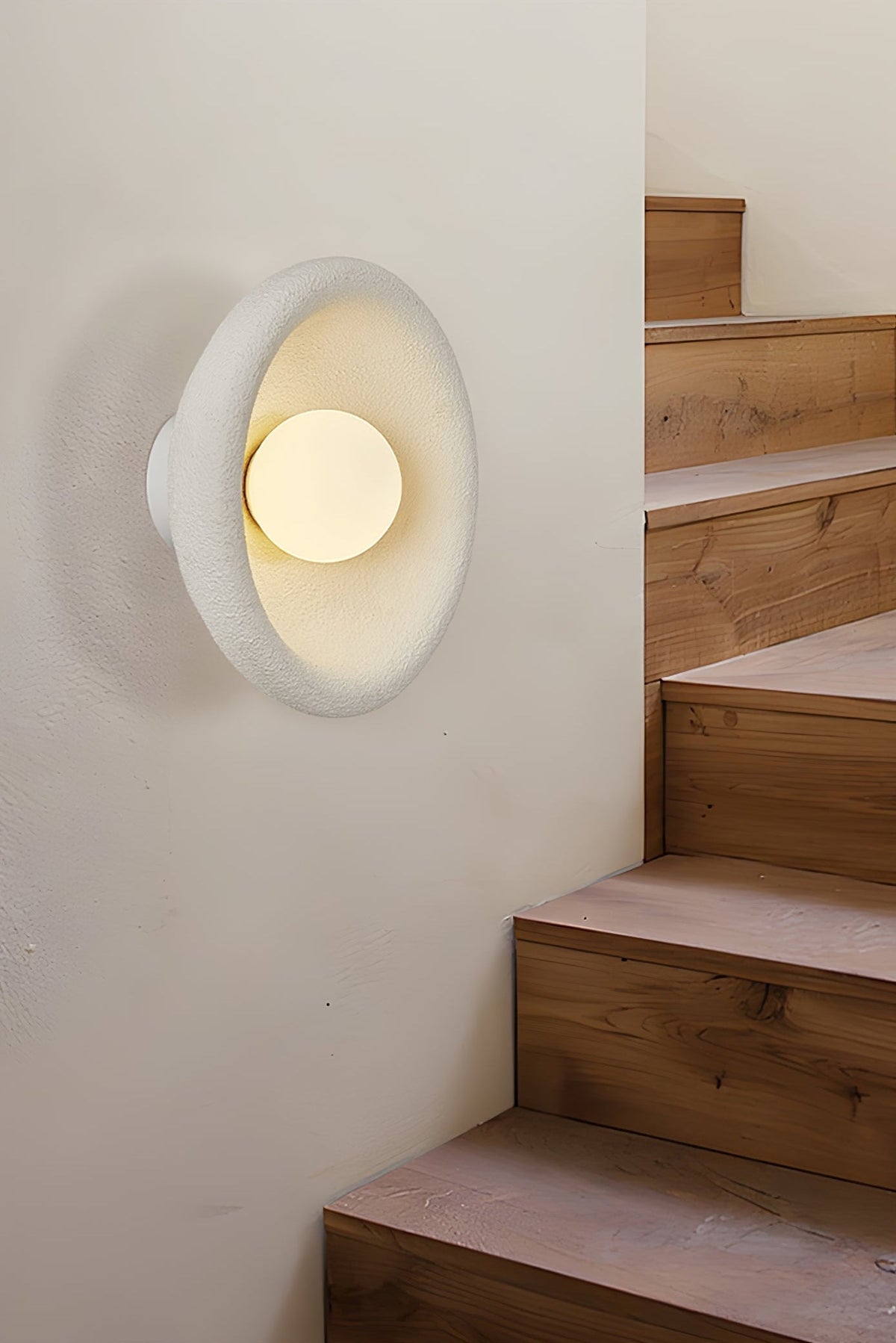 Evvinora zeitgenössische minimalistische Wandleuchte aus Glas mit Halo-Effekt