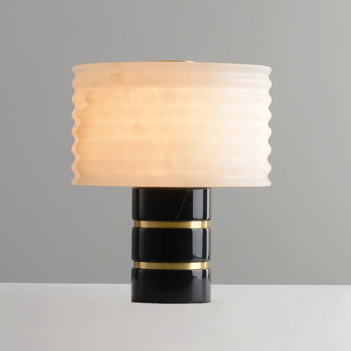 Elmarir gerippte Alabaster-Tischleuchte