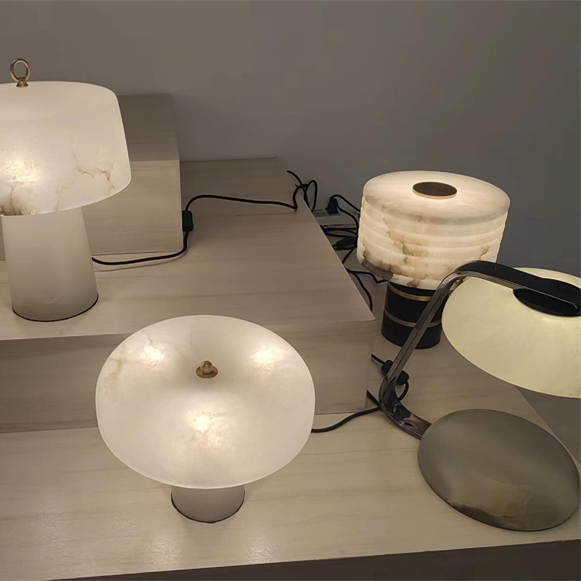 Elmarir gerippte Alabaster-Tischleuchte