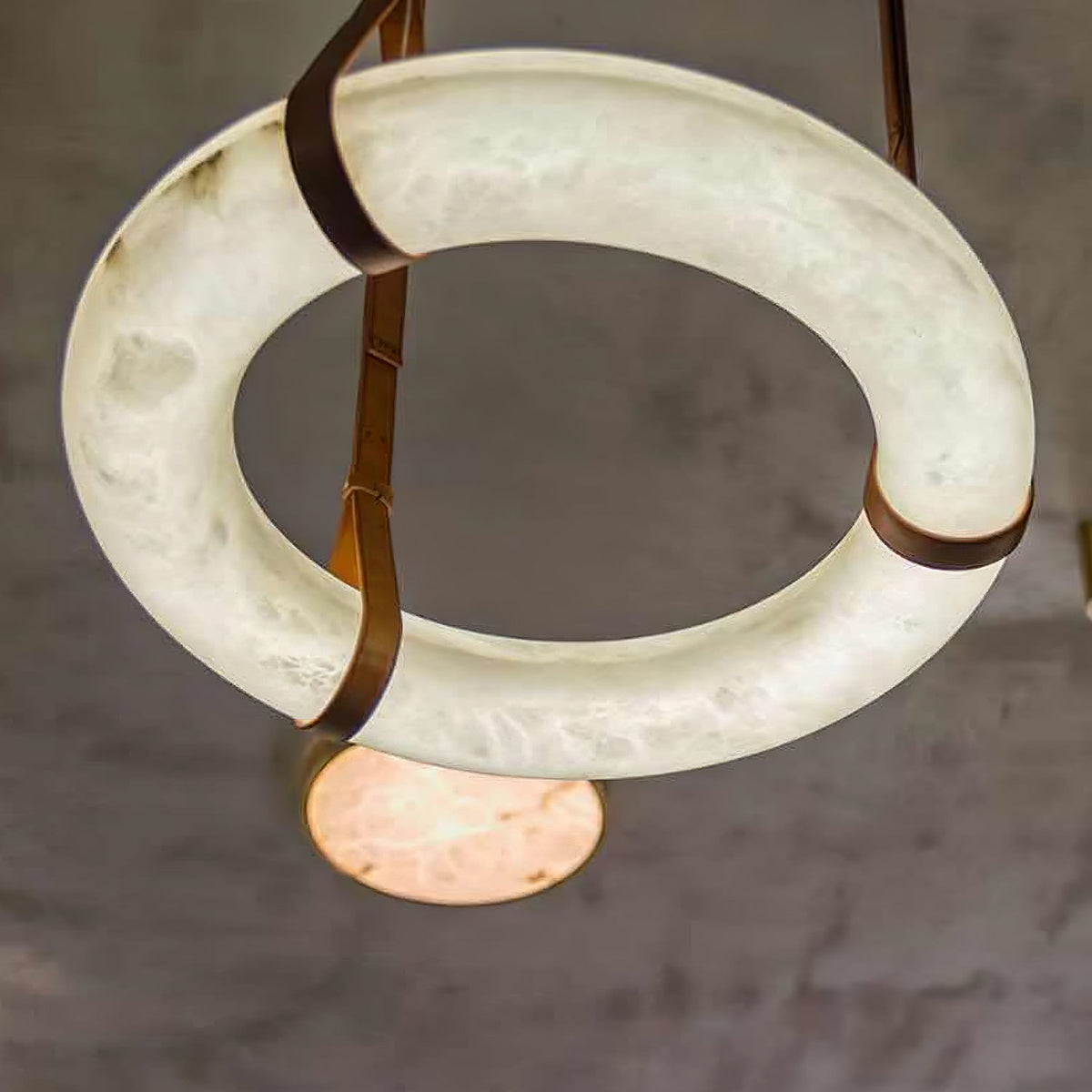 Lixor Alabaster Kronleuchter Ring Lederriemen Version A