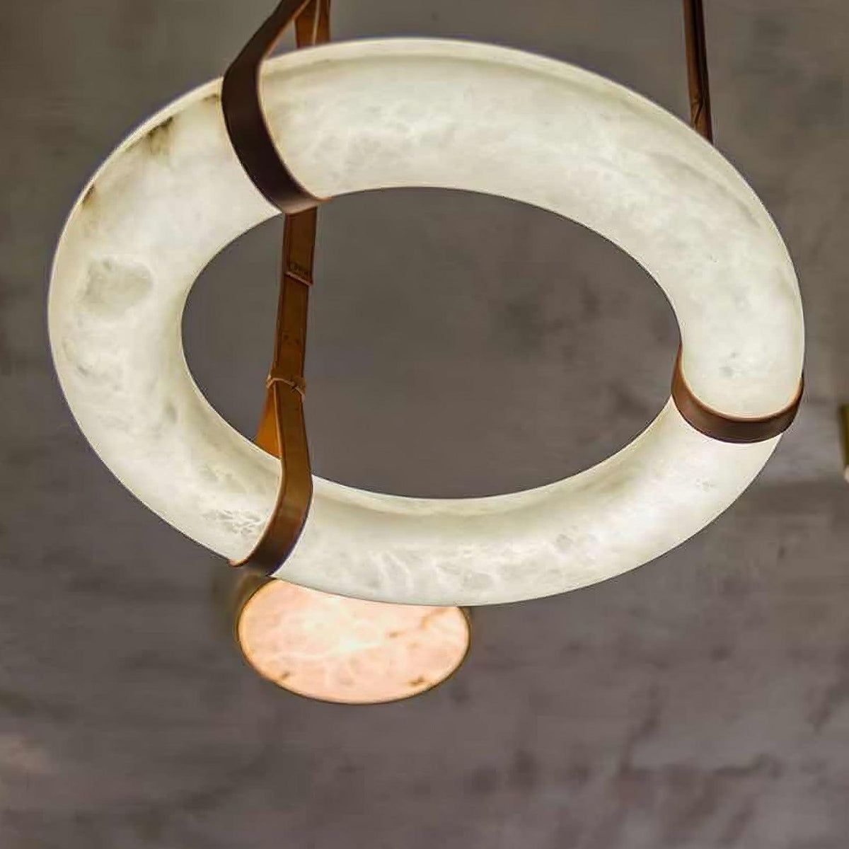 Lixor Alabaster Kronleuchter Ring Lederriemen Version A