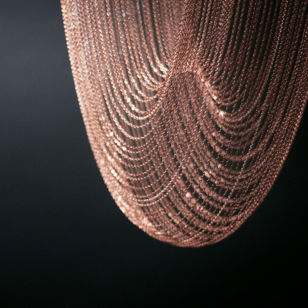 Apsht Pendelleuchte aus Kupferkette skulptural modern