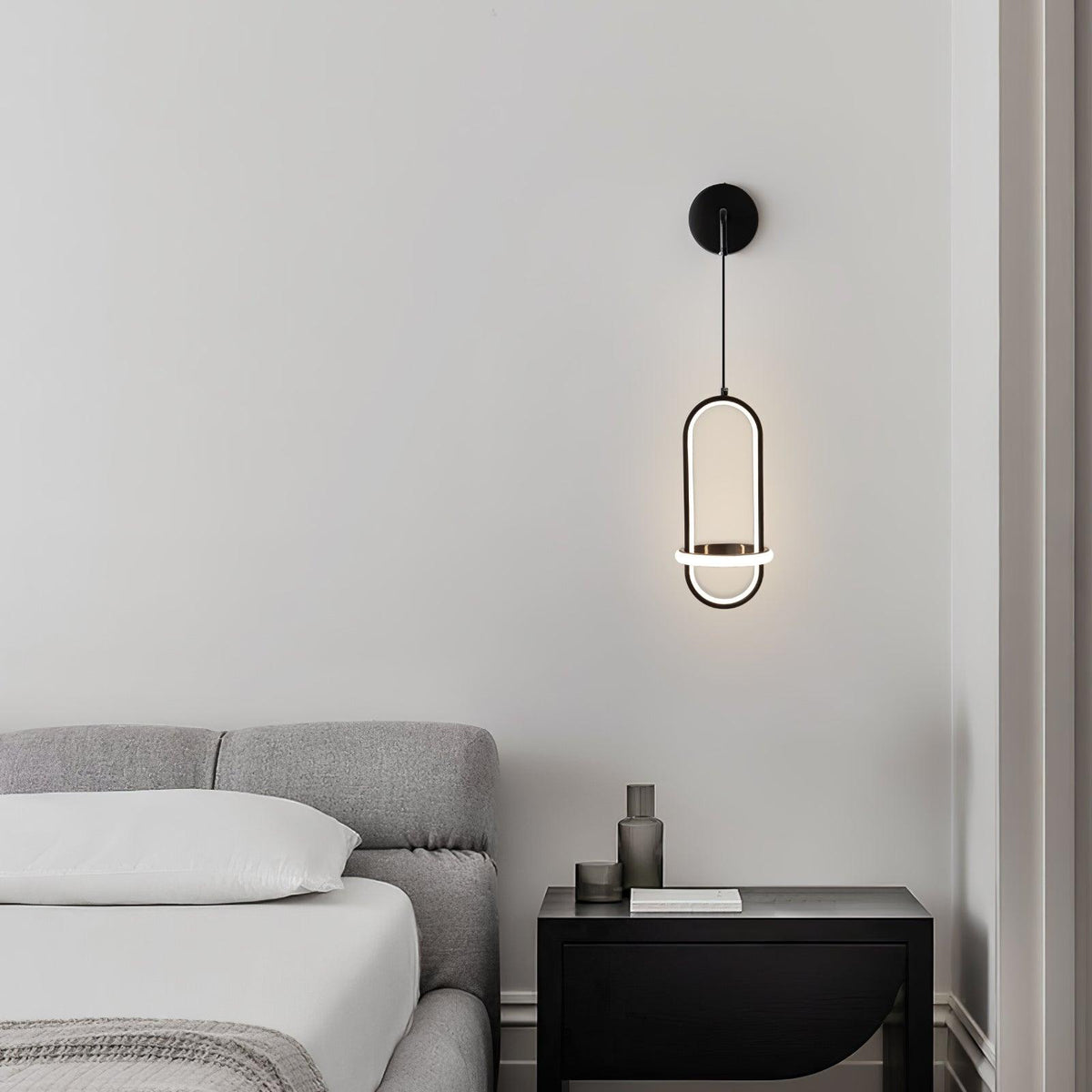 Vivianne zeitgenössische minimalistische ovale Messing-Wandleuchte