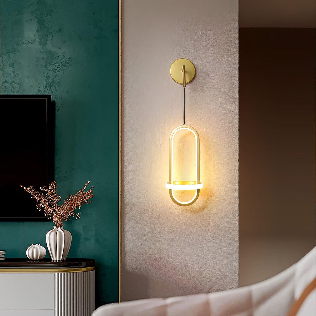 Vivianne zeitgenössische minimalistische ovale Messing-Wandleuchte