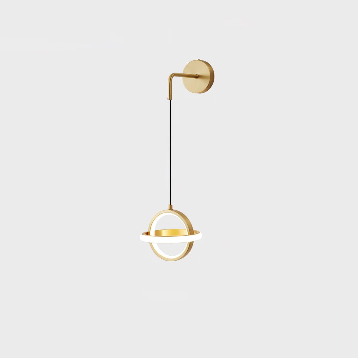 Vivianne zeitgenössische minimalistische ovale Messing-Wandleuchte