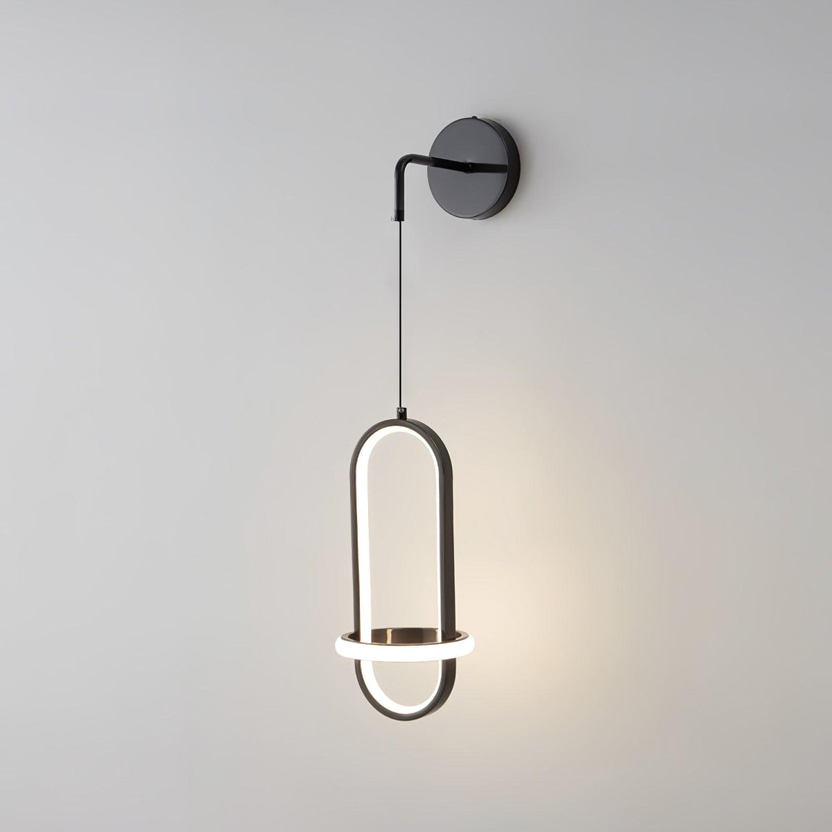 Vivianne zeitgenössische minimalistische ovale Messing-Wandleuchte