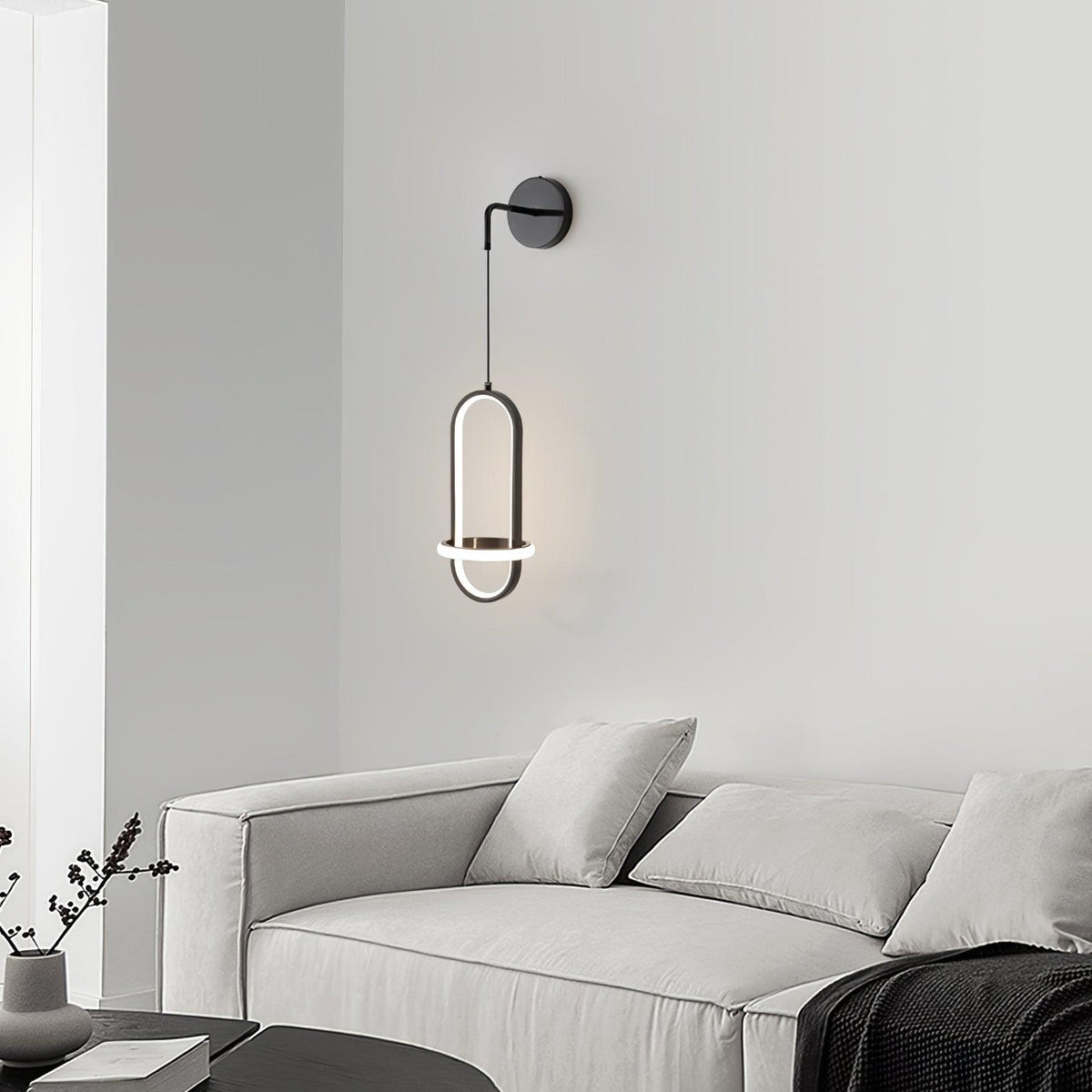 Vivianne zeitgenössische minimalistische ovale Messing-Wandleuchte