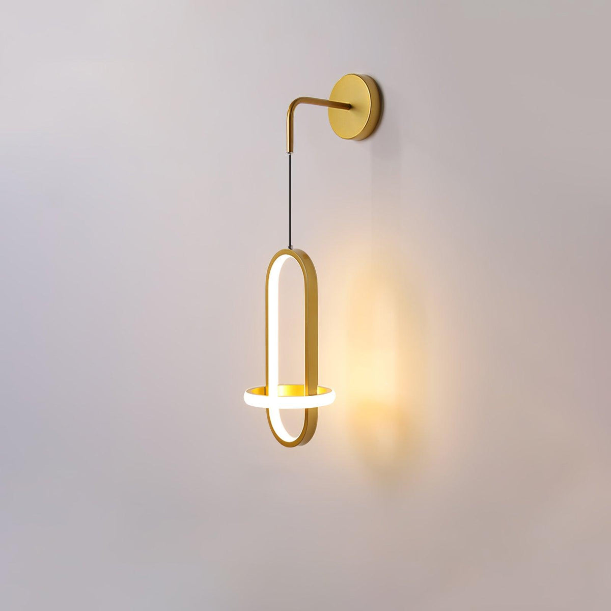 Vivianne zeitgenössische minimalistische ovale Messing-Wandleuchte
