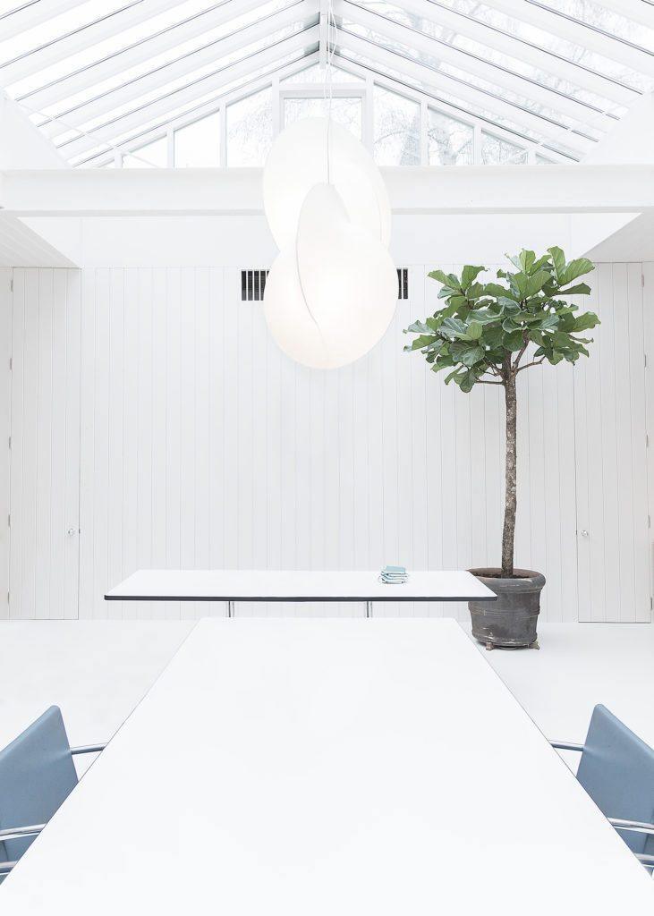 Ferivora Pendelleuchte aus Stahl mit künstlerischem Design