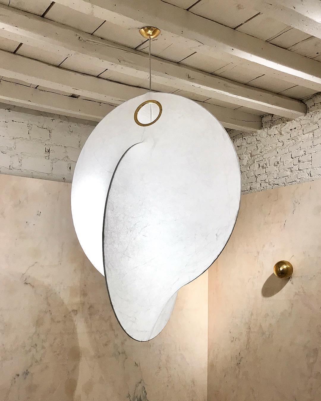 Ferivora Pendelleuchte aus Stahl mit künstlerischem Design
