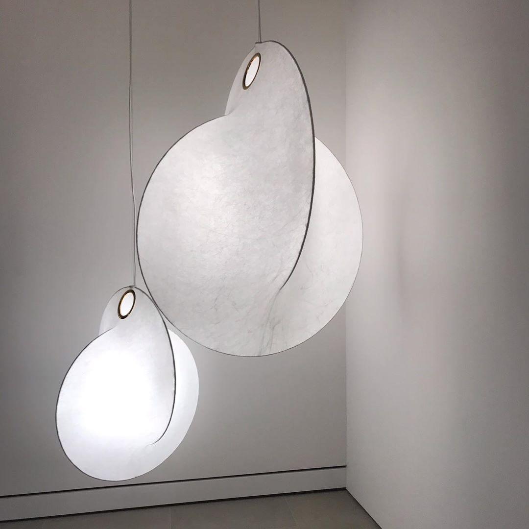 Ferivora Pendelleuchte aus Stahl mit künstlerischem Design