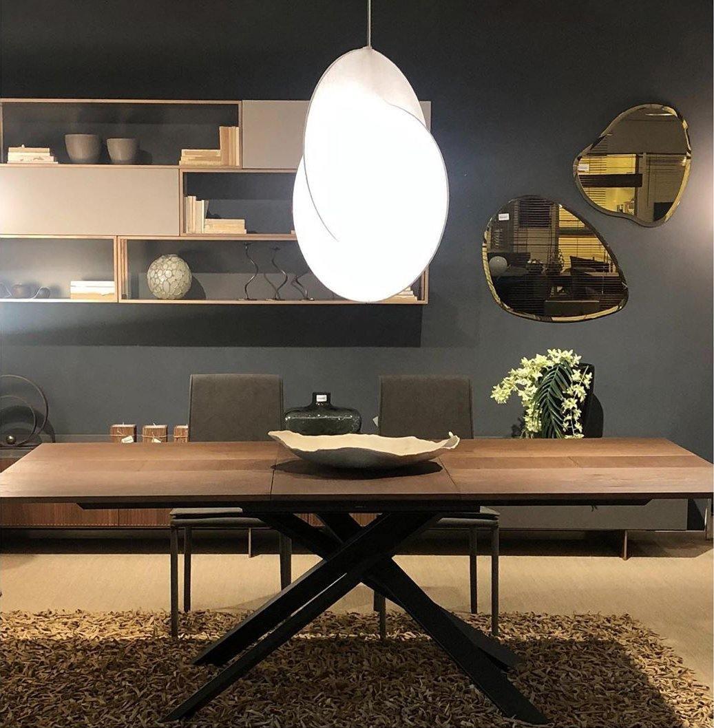 Ferivora Pendelleuchte aus Stahl mit künstlerischem Design