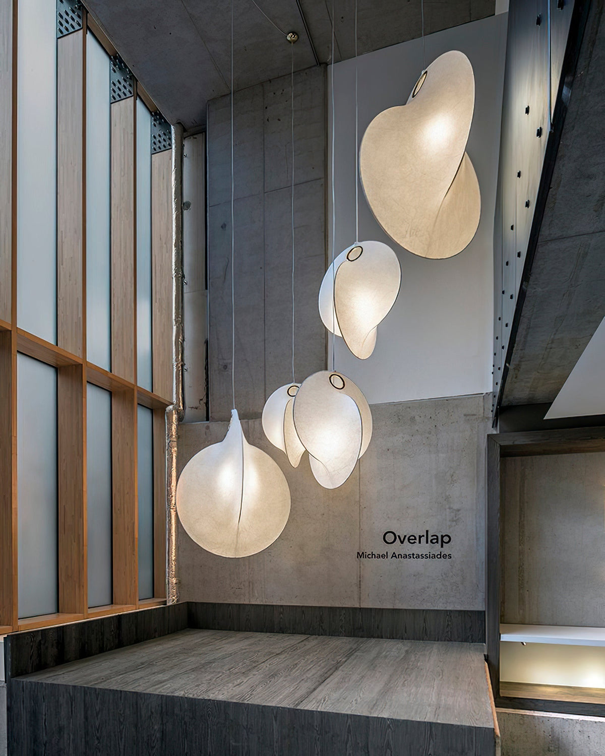 Ferivora Pendelleuchte aus Stahl mit künstlerischem Design