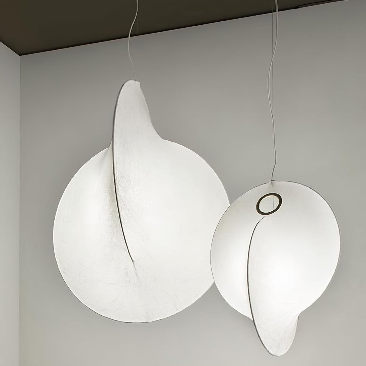 Ferivora Pendelleuchte aus Stahl mit künstlerischem Design