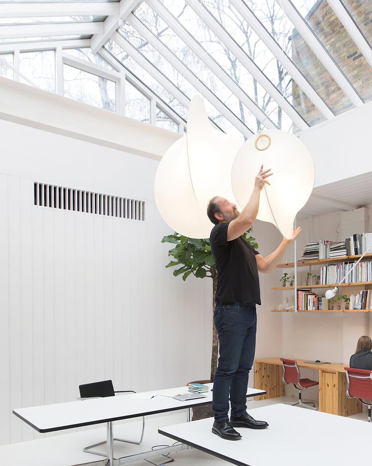 Ferivora Pendelleuchte aus Stahl mit künstlerischem Design