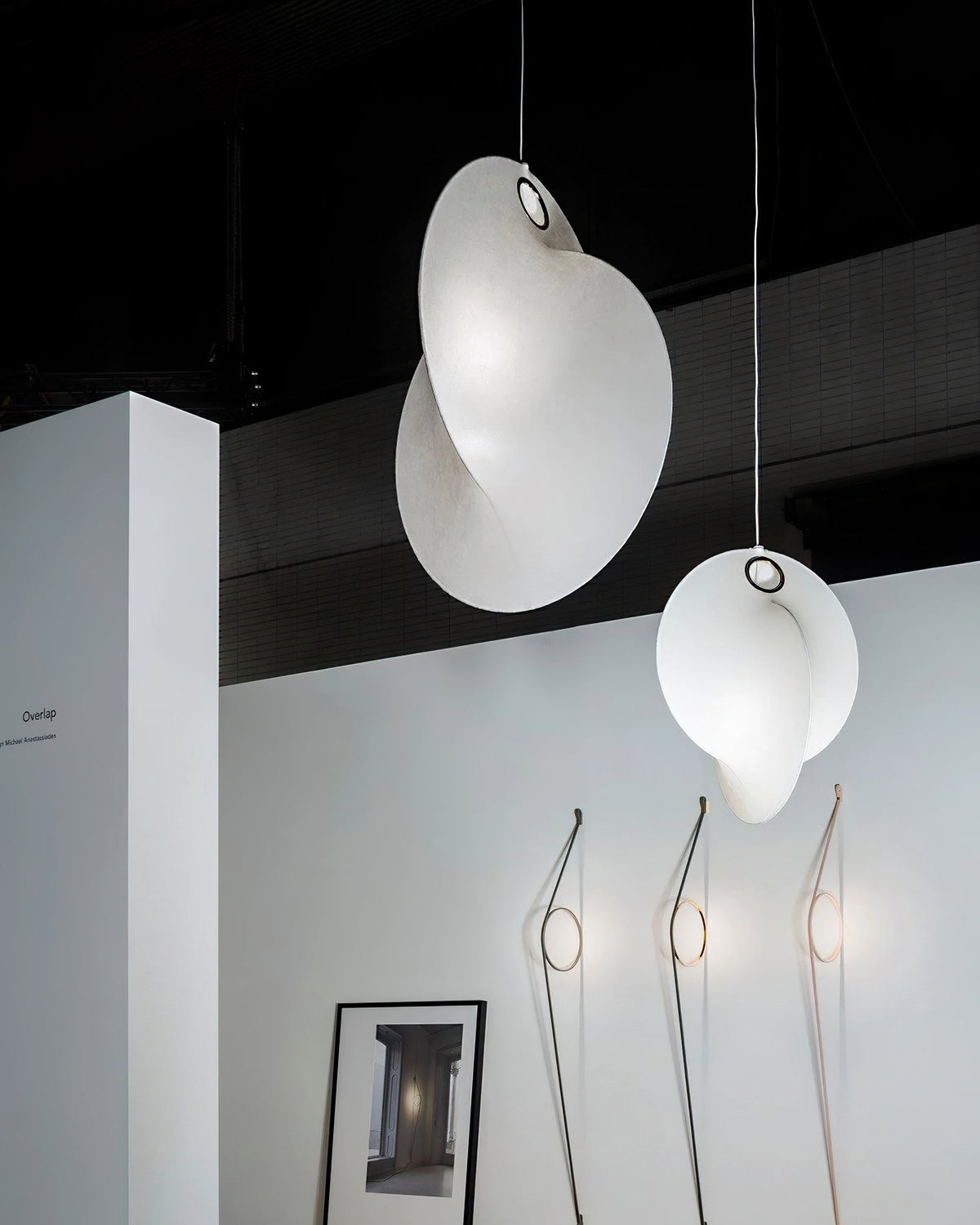 Ferivora Pendelleuchte aus Stahl mit künstlerischem Design