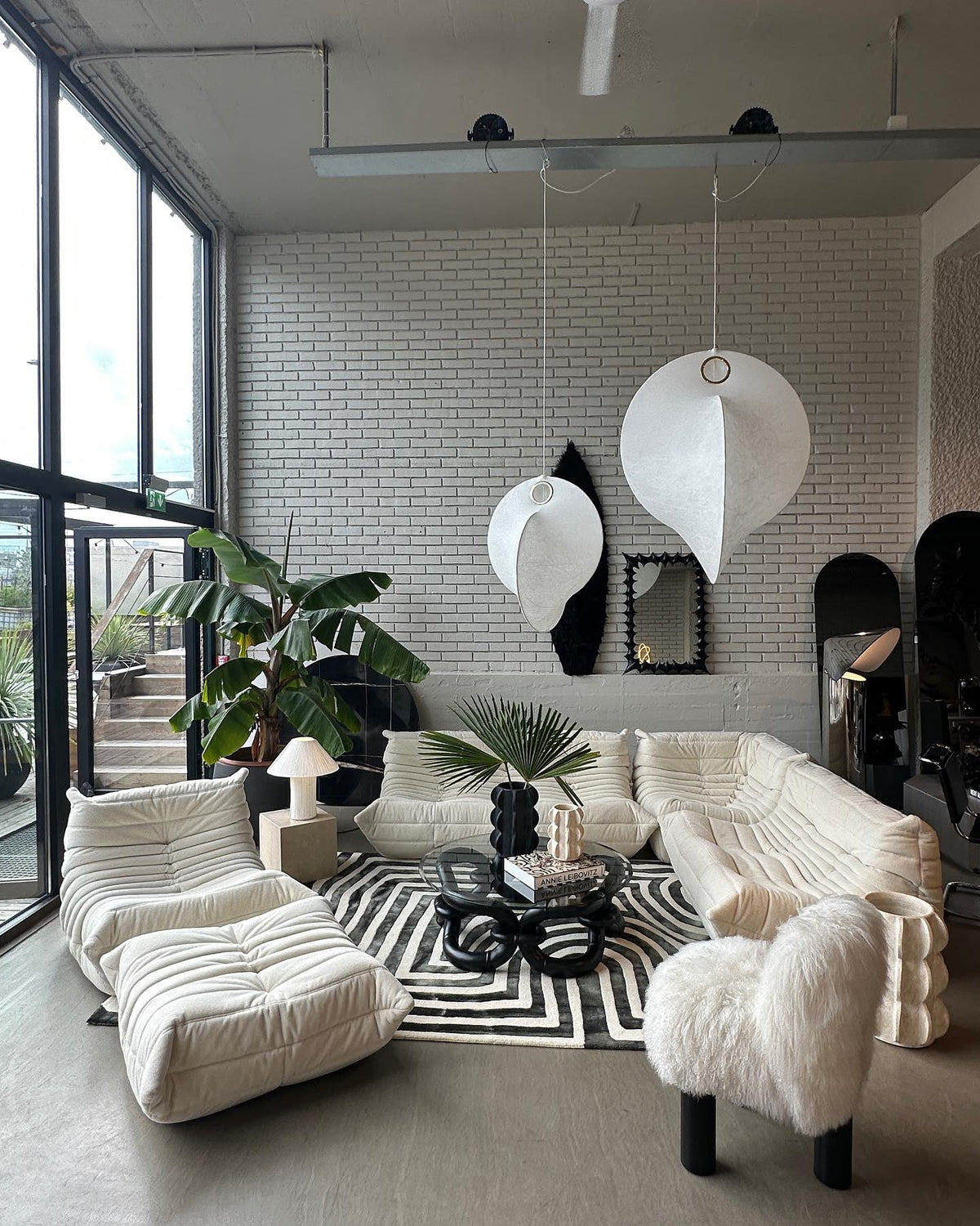 Ferivora Pendelleuchte aus Stahl mit künstlerischem Design
