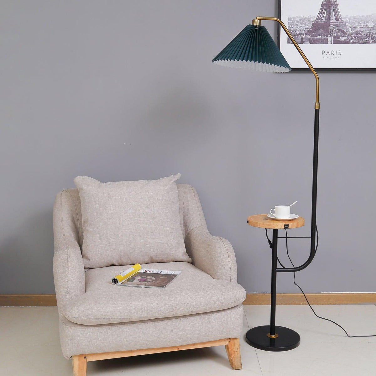 Nexc Stehleuchte aus Marmor und Holz