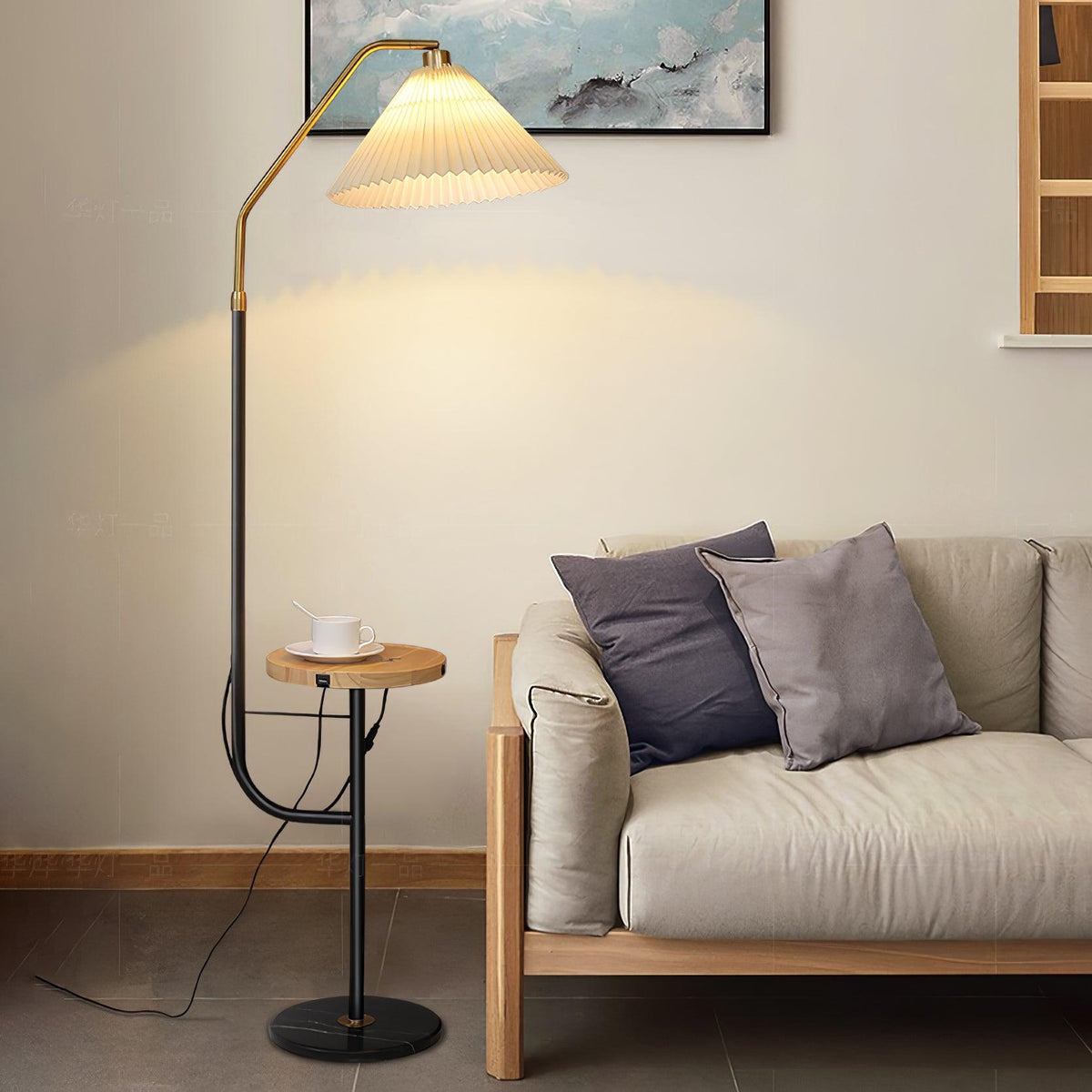Nexc Stehleuchte aus Marmor und Holz