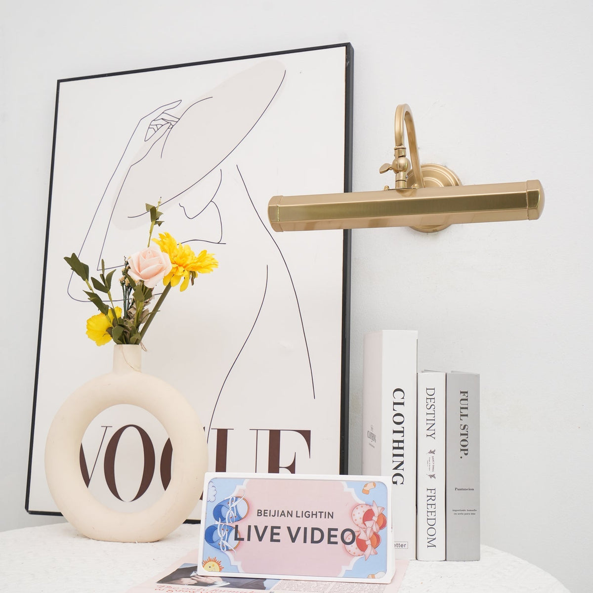 Teriaora zeitgenössische minimalistische Wandleuchte