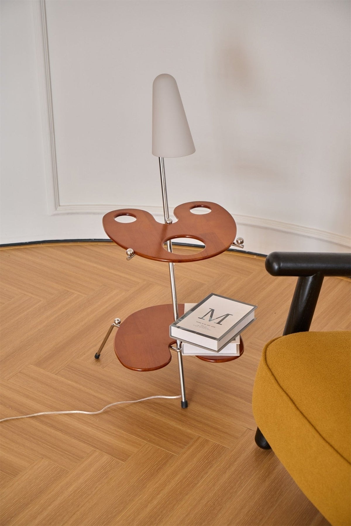 Vaughn Stehleuchte aus Holz im modernen Stil