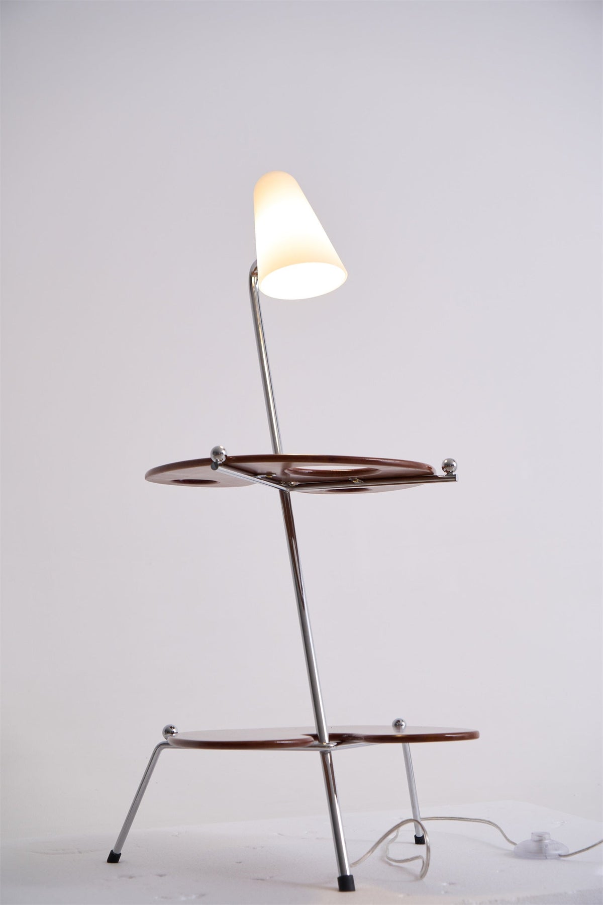Vaughn Stehleuchte aus Holz im modernen Stil