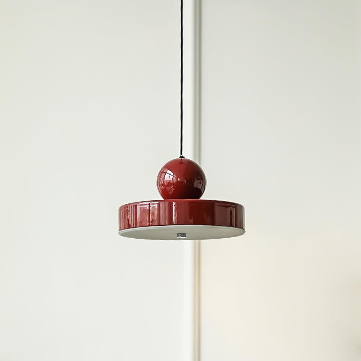Pendelleuchte Metallkörper roter Kugellampenschirm moderner Retro-Akzent