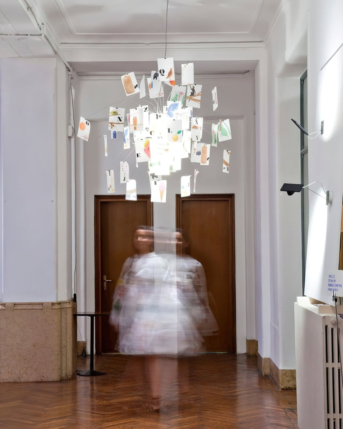 Lunerira Kronleuchter aus Papier – zeitgenössisches Design für das Wohnzimmer