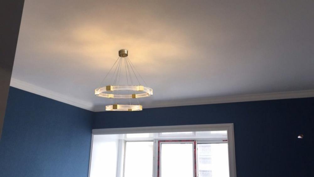 Eurdora zeitgenössischer minimalistischer Kronleuchter mit LED