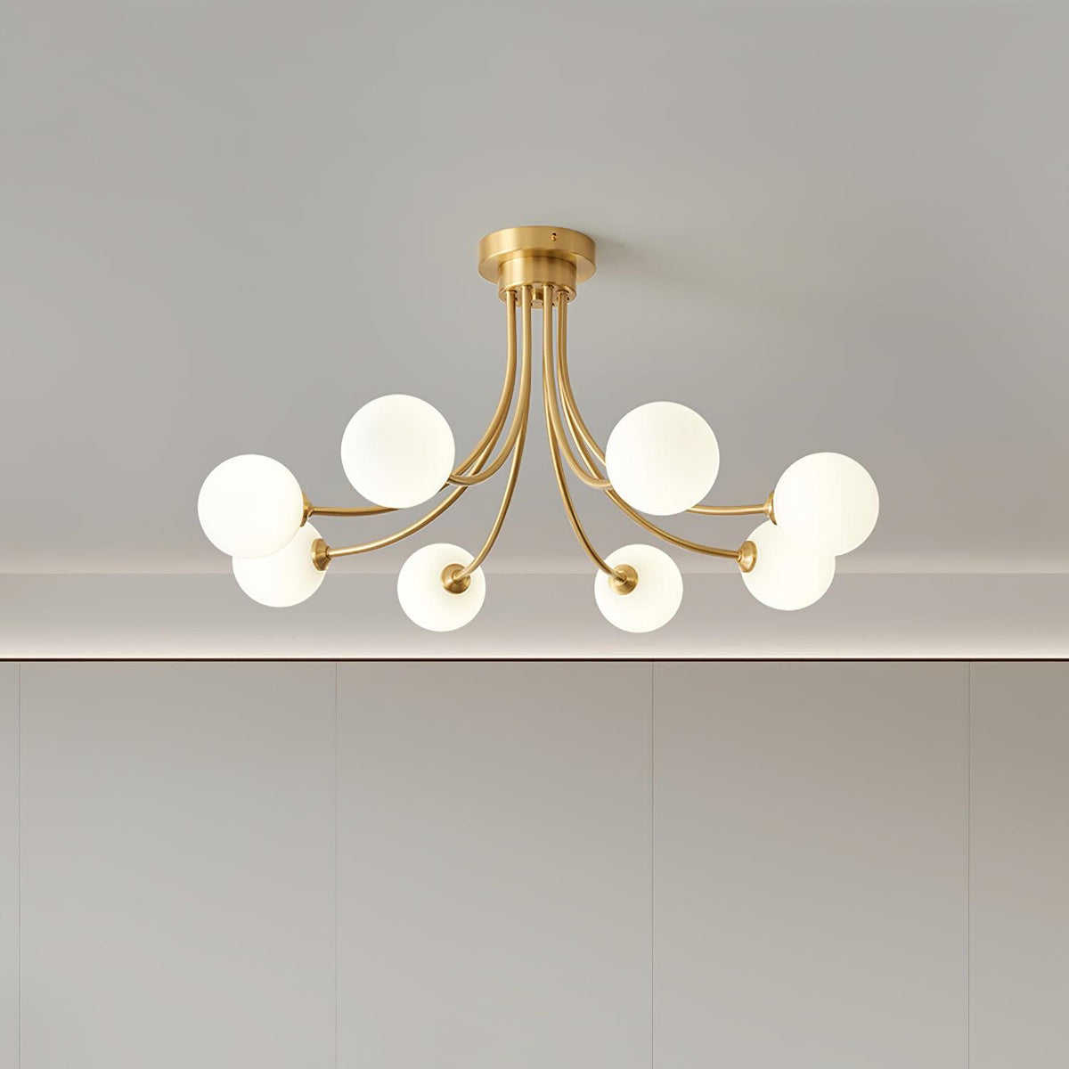Deckenleuchte Messing verzweigter Arme Opal Kugellampen modern elegant