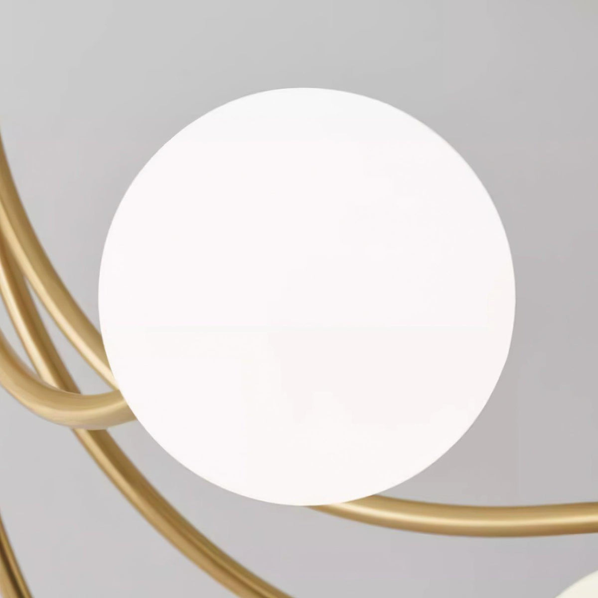 Deckenleuchte Messing verzweigter Arme Opal Kugellampen modern elegant
