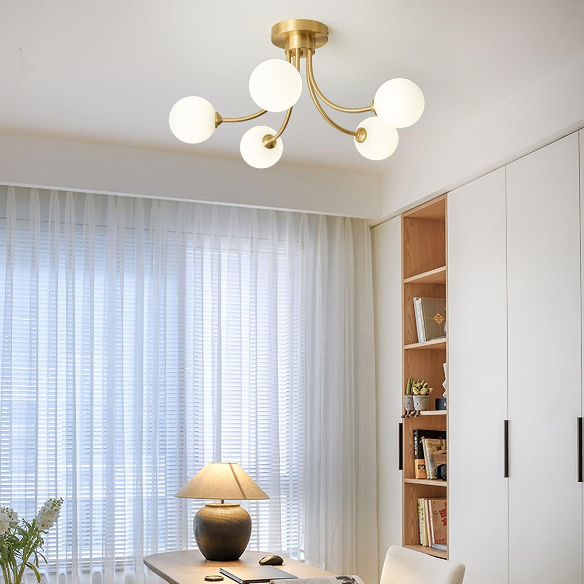 Deckenleuchte Messing verzweigter Arme Opal Kugellampen modern elegant