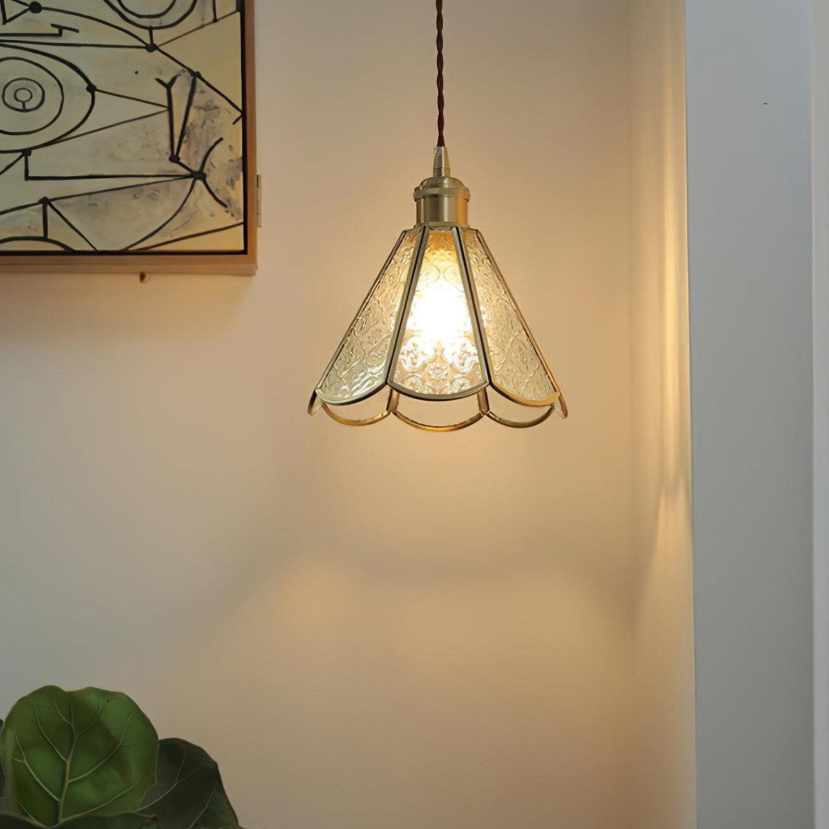Arvane Pendelleuchte aus Messing und Glas mit elegantem Design