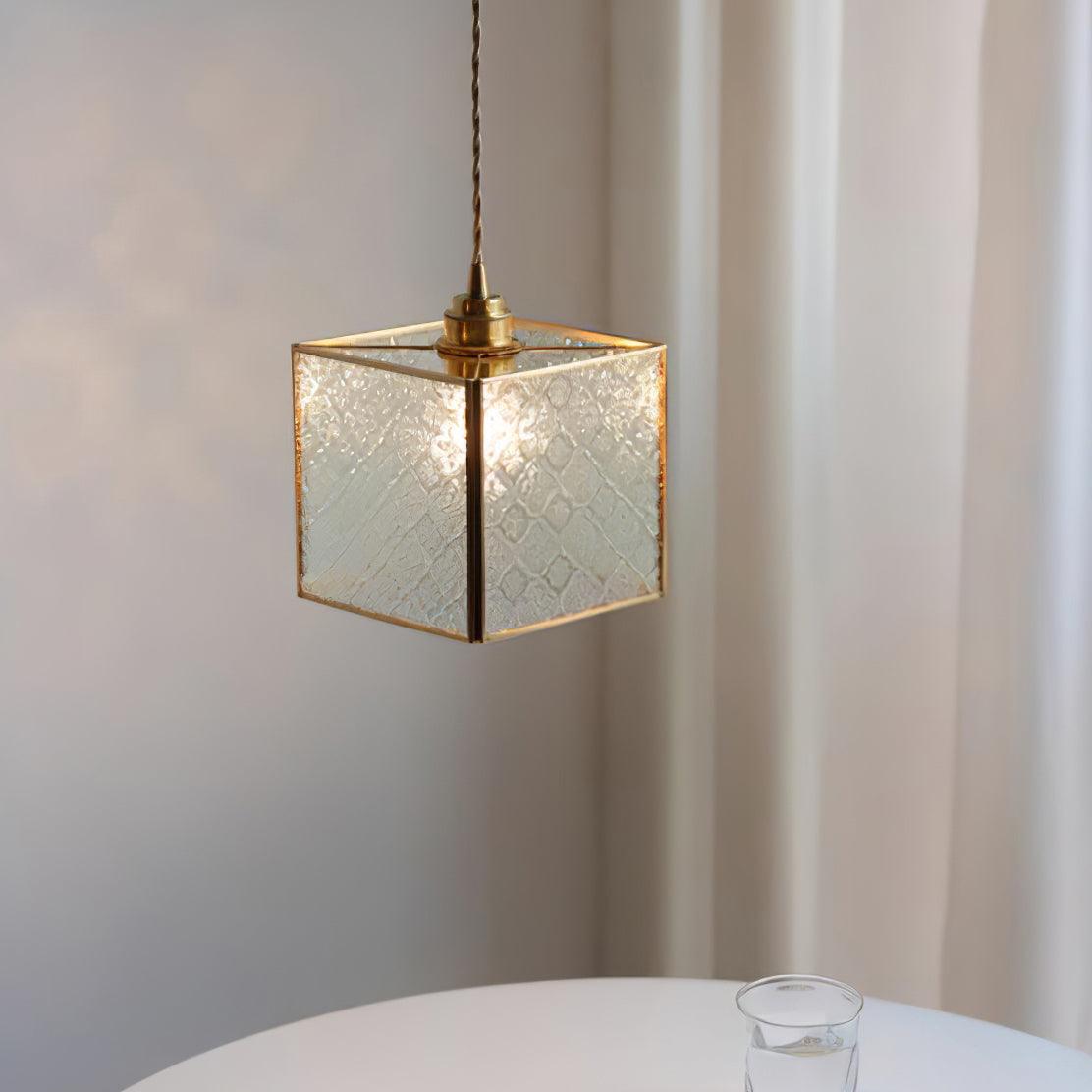Arvane Pendelleuchte aus Messing und Glas mit elegantem Design