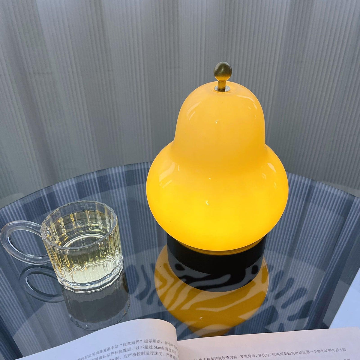 Lumaic Tischleuchte aus Glas mit whimsischem Design