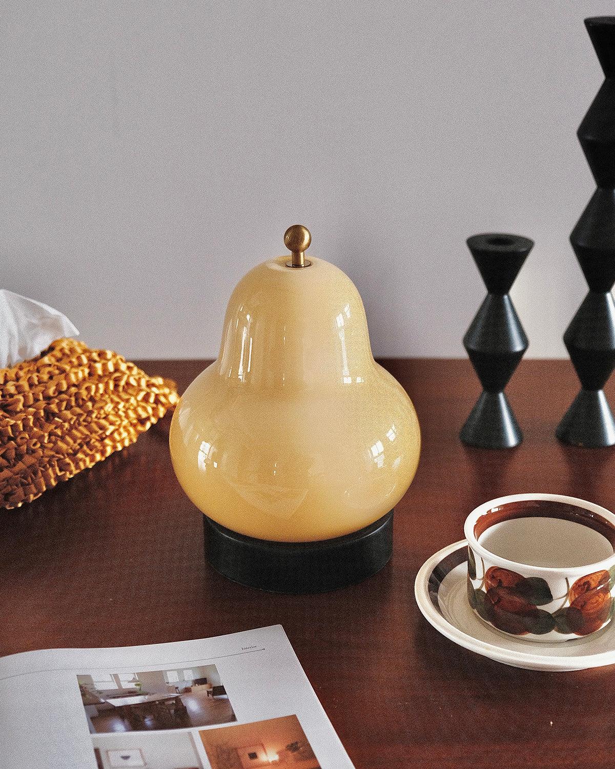 Lumaic Tischleuchte aus Glas mit whimsischem Design