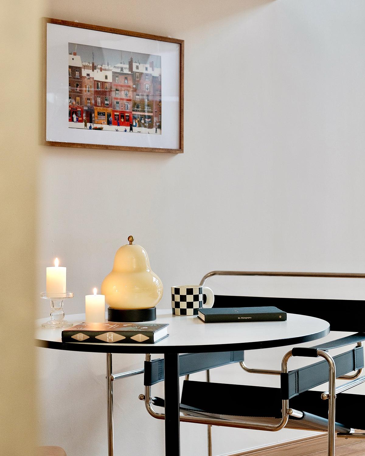 Lumaic Tischleuchte aus Glas mit whimsischem Design