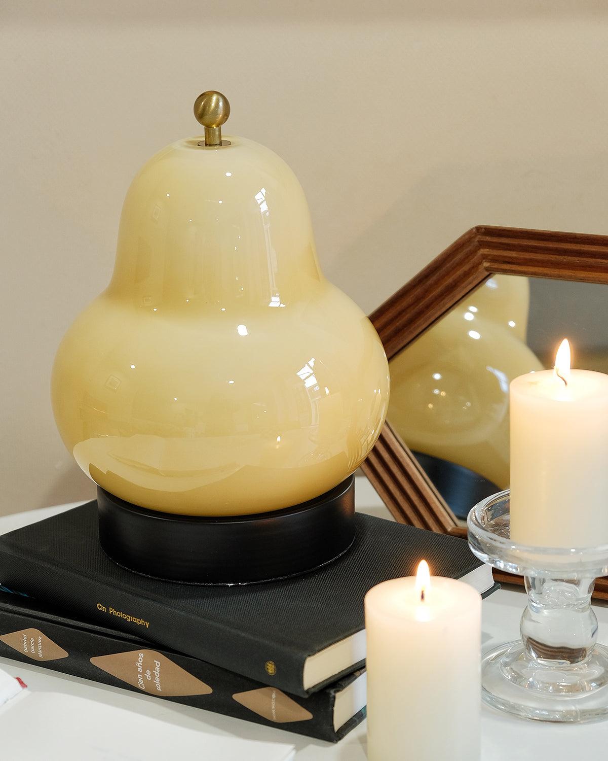 Lumaic Tischleuchte aus Glas mit whimsischem Design